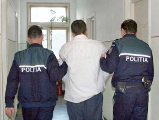 Hoţi şi bătăuşi, prinşi de poliţiştii constănţeni